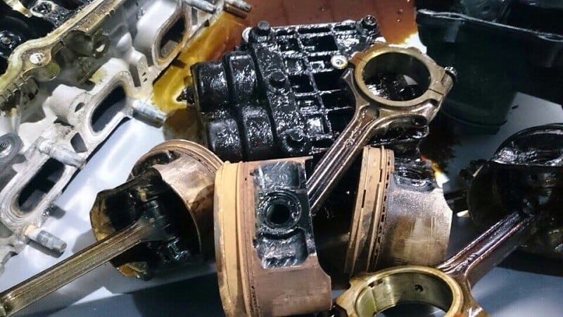 hư hỏng động cơ vì quên lịch thay dầu nhớt