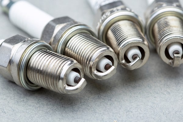 Chẩn đoán động cơ thông qua tình trạng của bugi và cách khắc phục