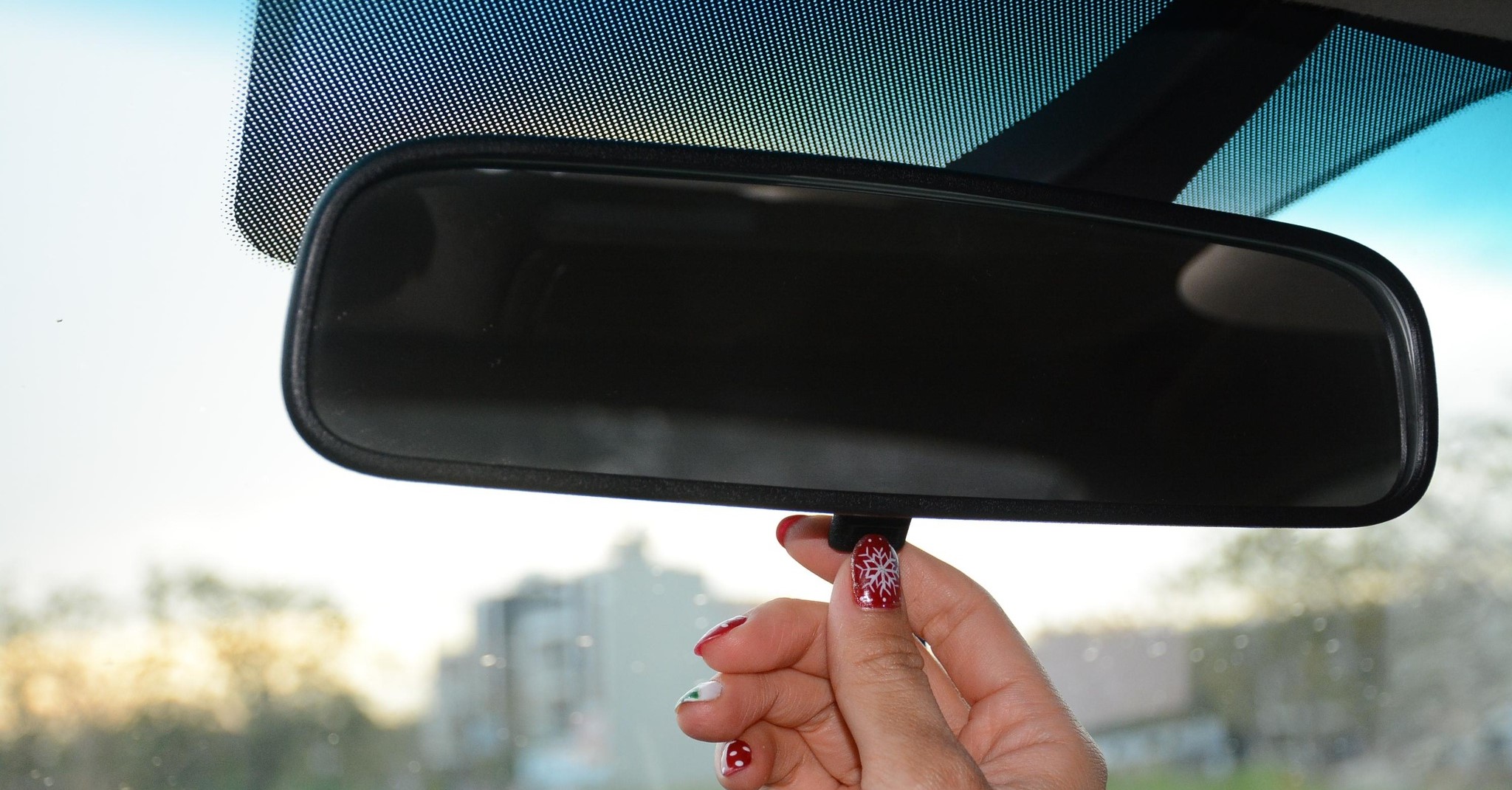 chống chói kiến hậu ô tô