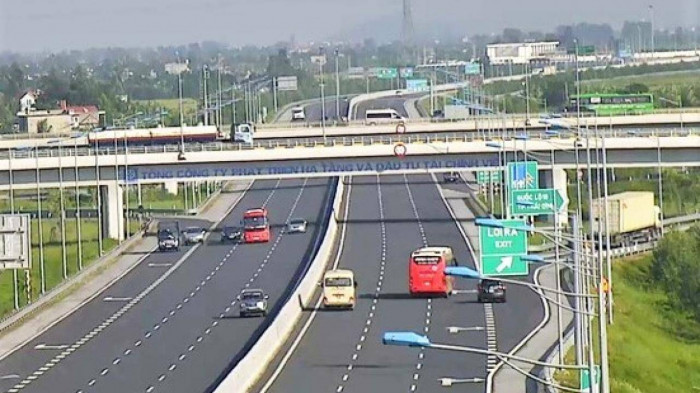 cách vượt xe cùng chiều an toàn