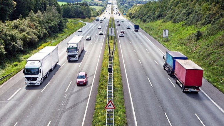 Tại sao không được dừng xe hoặc đi ngược chiều trên cao tốc?