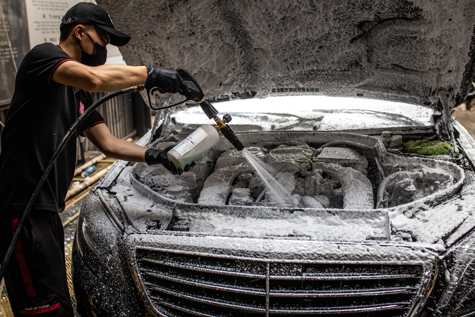 vệ sinh khoang máy xe ô tô