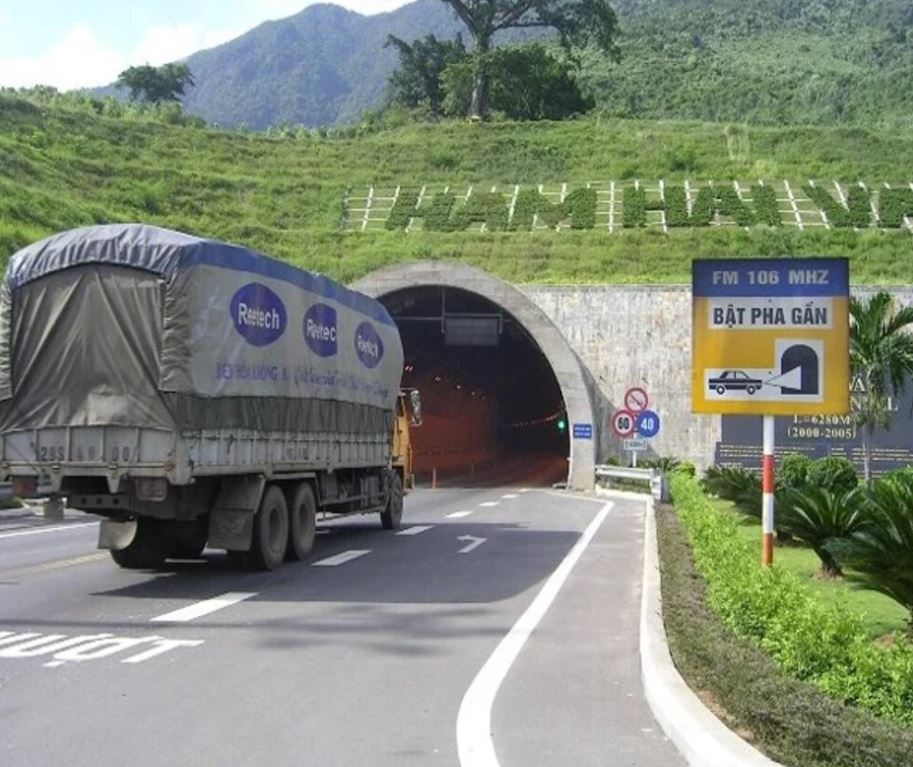 Những điều cần biết khi lái xe trong hầm đường bộ