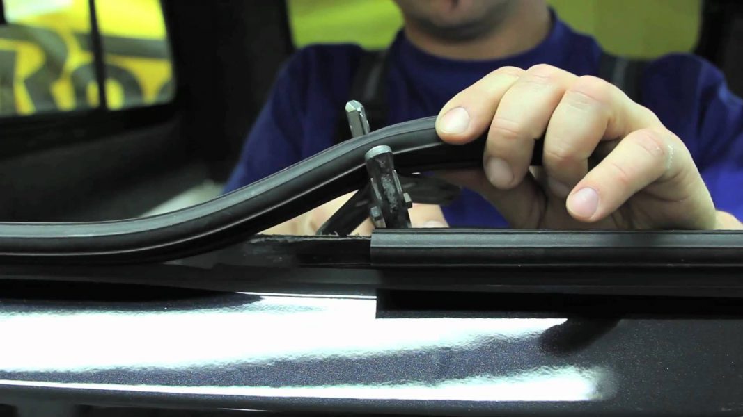 lắp đặt gioăng xe ô tô