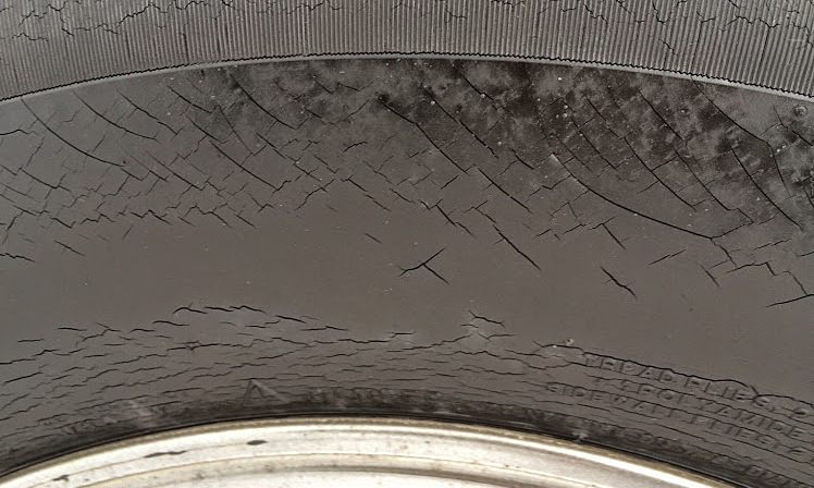 lốp xe có hiện tượng mục rữa khô
