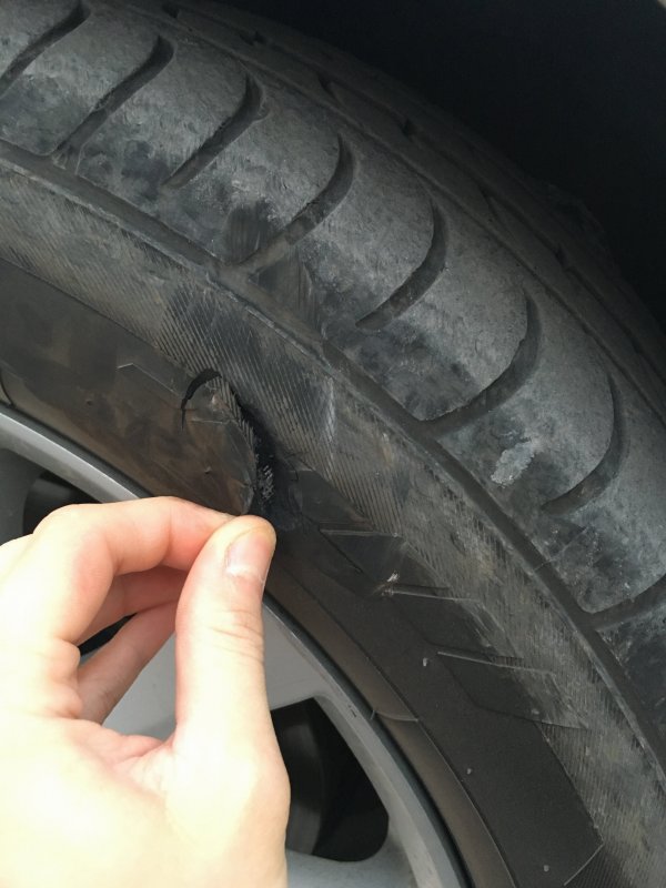 lốp ô tô bị rách và cách xử lý