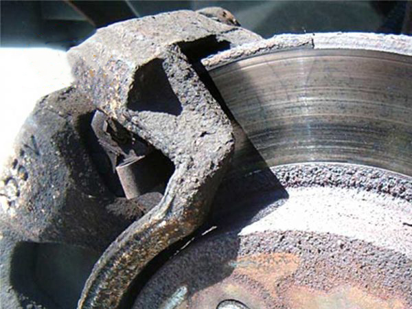 thay má phanh đúng cách