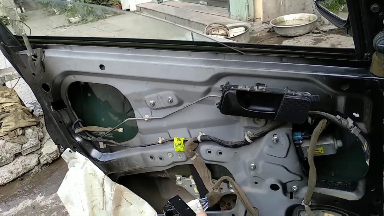 khắc phục kính ô tô bị kẹt