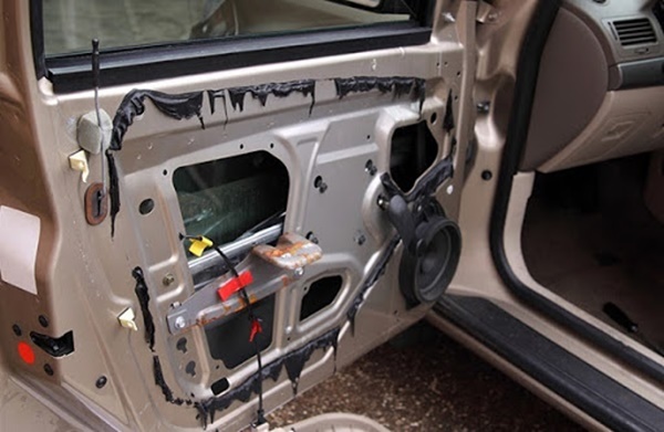 Nguyên nhân và cách khắc phục cửa kính điện ô tô bị kẹt kính