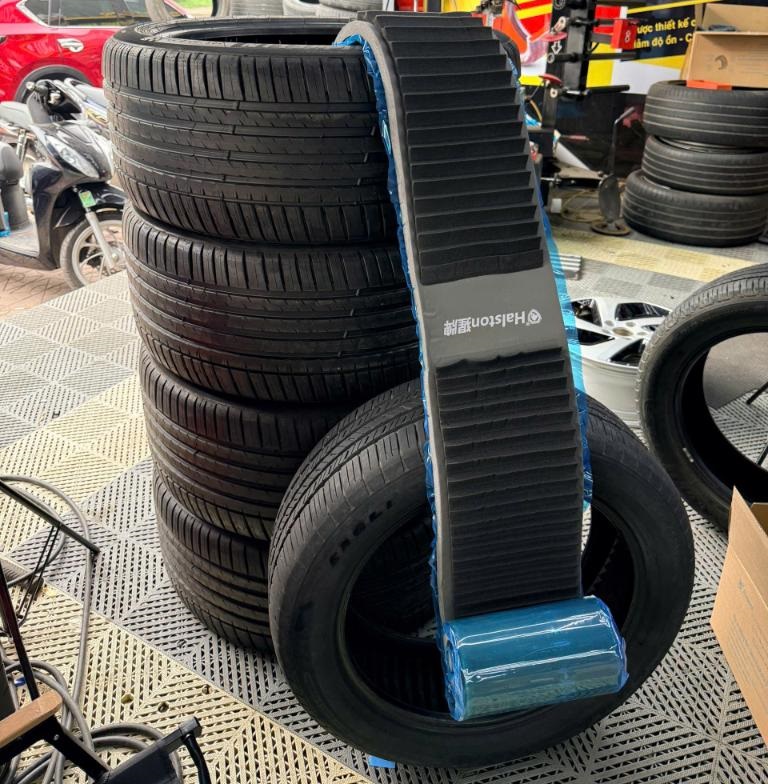 Dán mút tiêu âm có giúp lốp xe chống ồn được hay không?