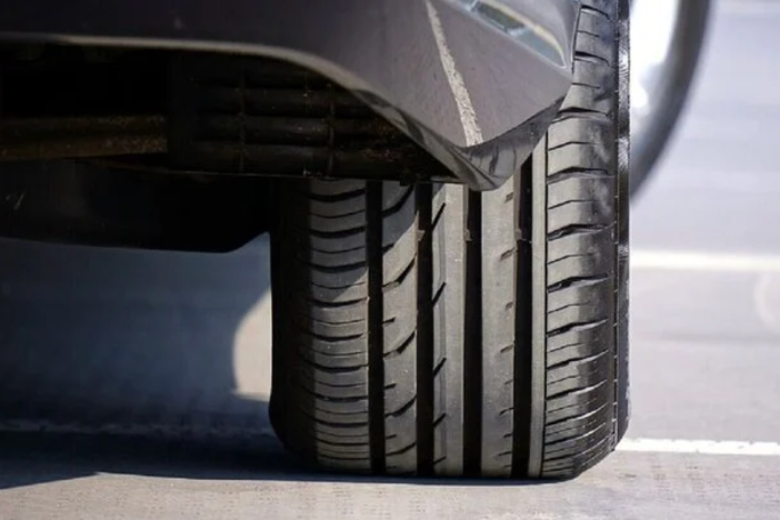 có nên sử dụng lốp ô tô rộng hay không