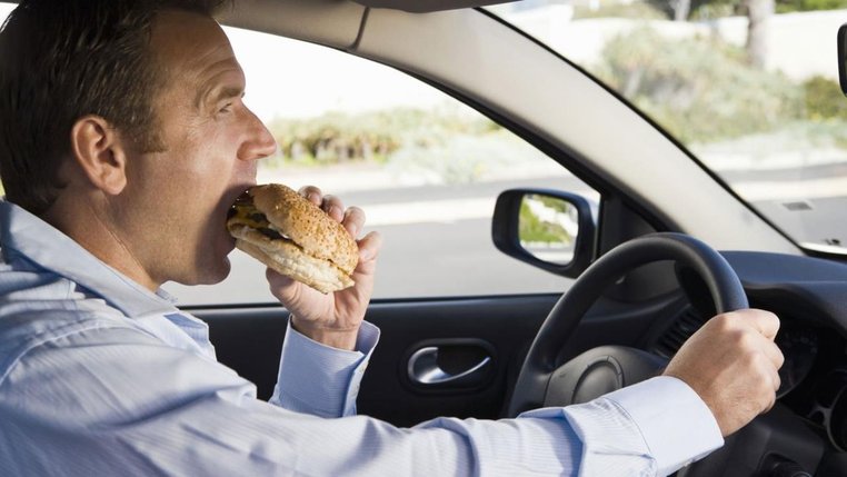 Những điều kiêng kỵ cho tài xế khi lái xe