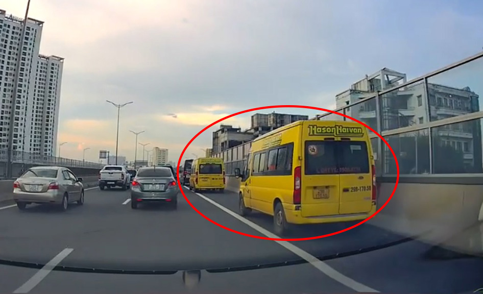 Vượt trong làn dừng khẩn cấp trên cao tốc