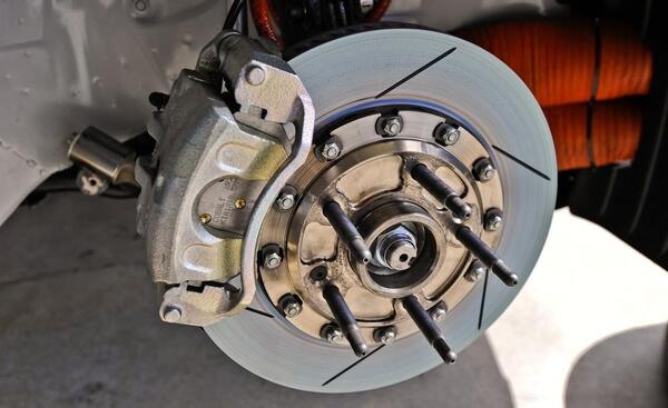 Nguyên lý hoạt động và ưu nhược điểm của phanh dầu xe tải