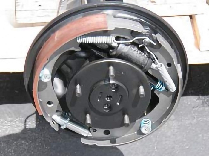 những bộ phận trên xe ô tô cần kiểm tra