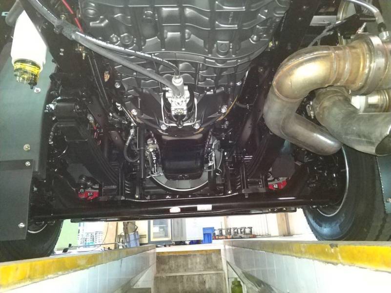 thay nhớt xe tải