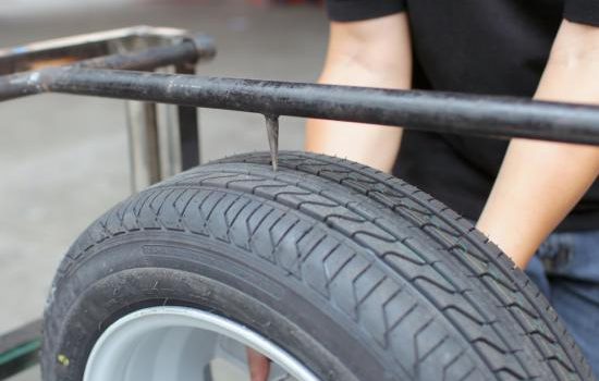 tráng lốp chống đinh