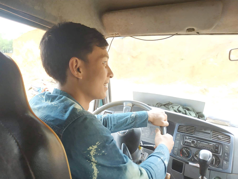 vô lăng xe tải nặng