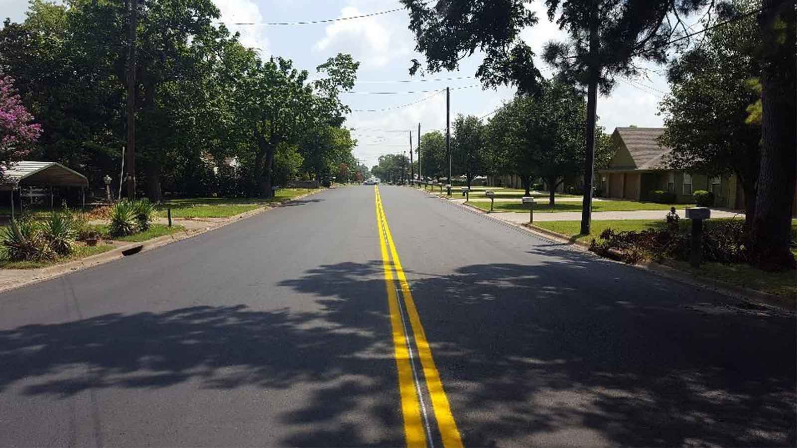 Hai vạch vàng song song