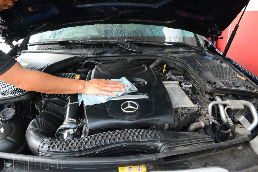 Các bước vệ sinh khoang động cơ ô tô