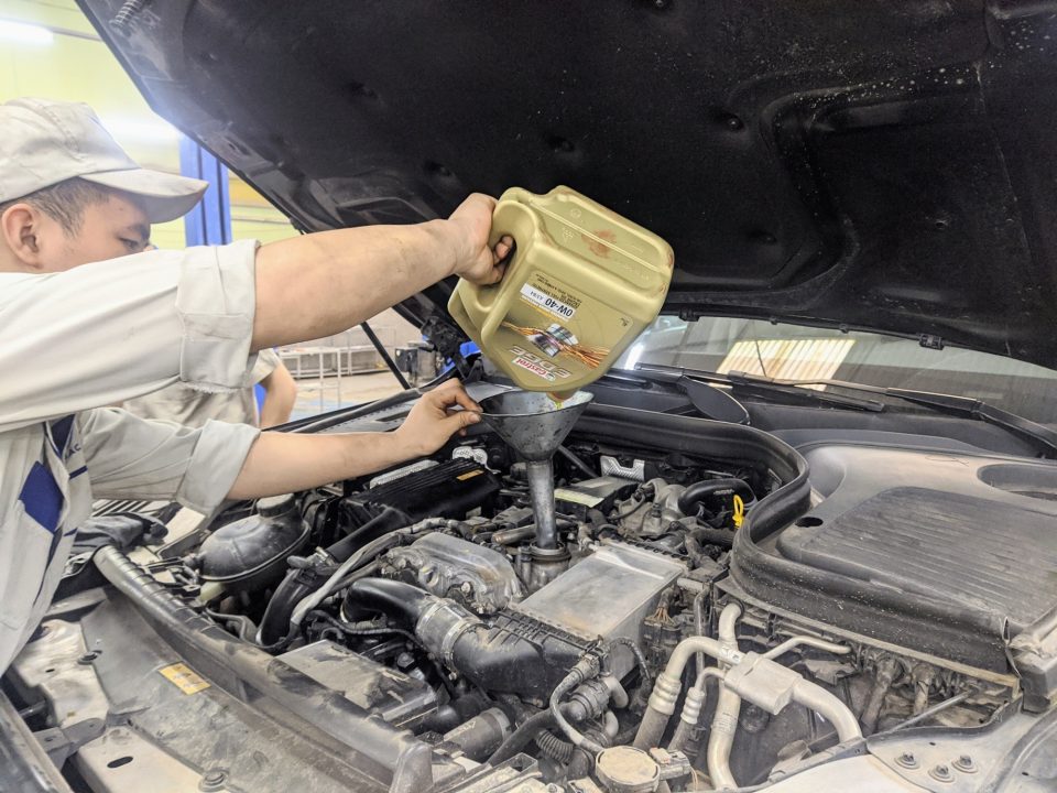 thay dầu nhớt ô tô