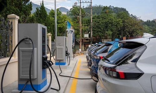 Những lưu ý quan trọng khi lái ô tô điện đi đường dài