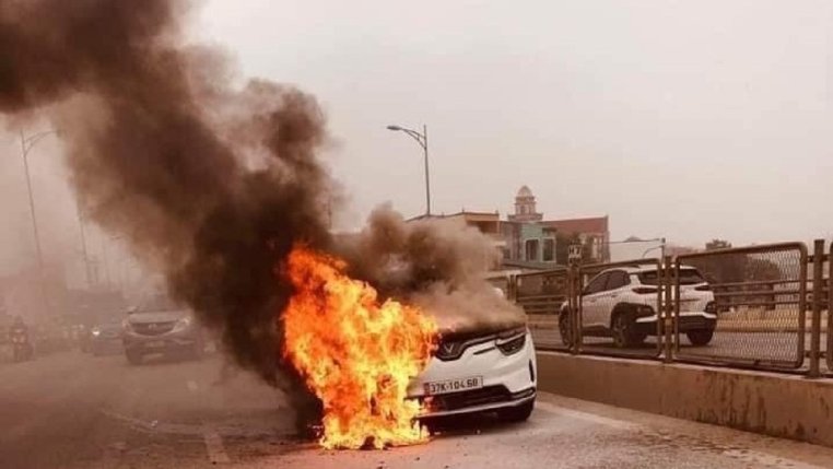 nguyên nhân khiến ô tô điện bốc cháy