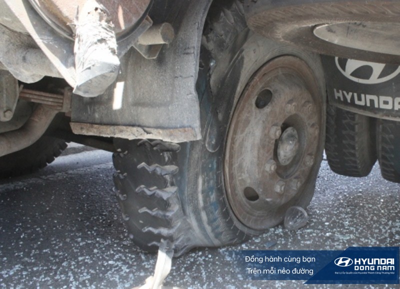 nguyên nhân nổ lốp xe