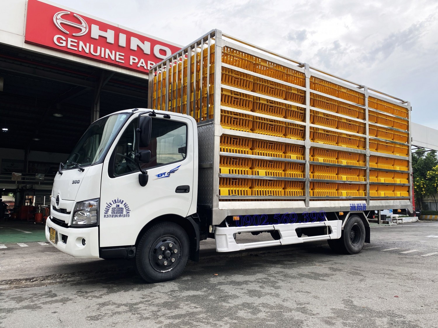 xe tải chuyên chở gia cầm