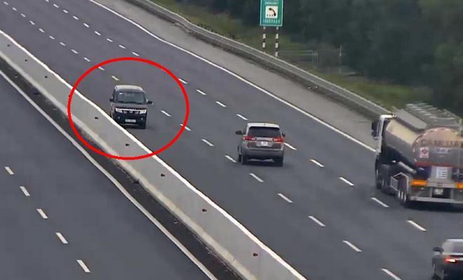 Đi ngược chiều trên cao tốc