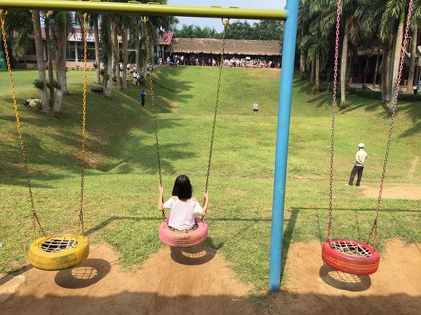 xích đu từ lốp xe