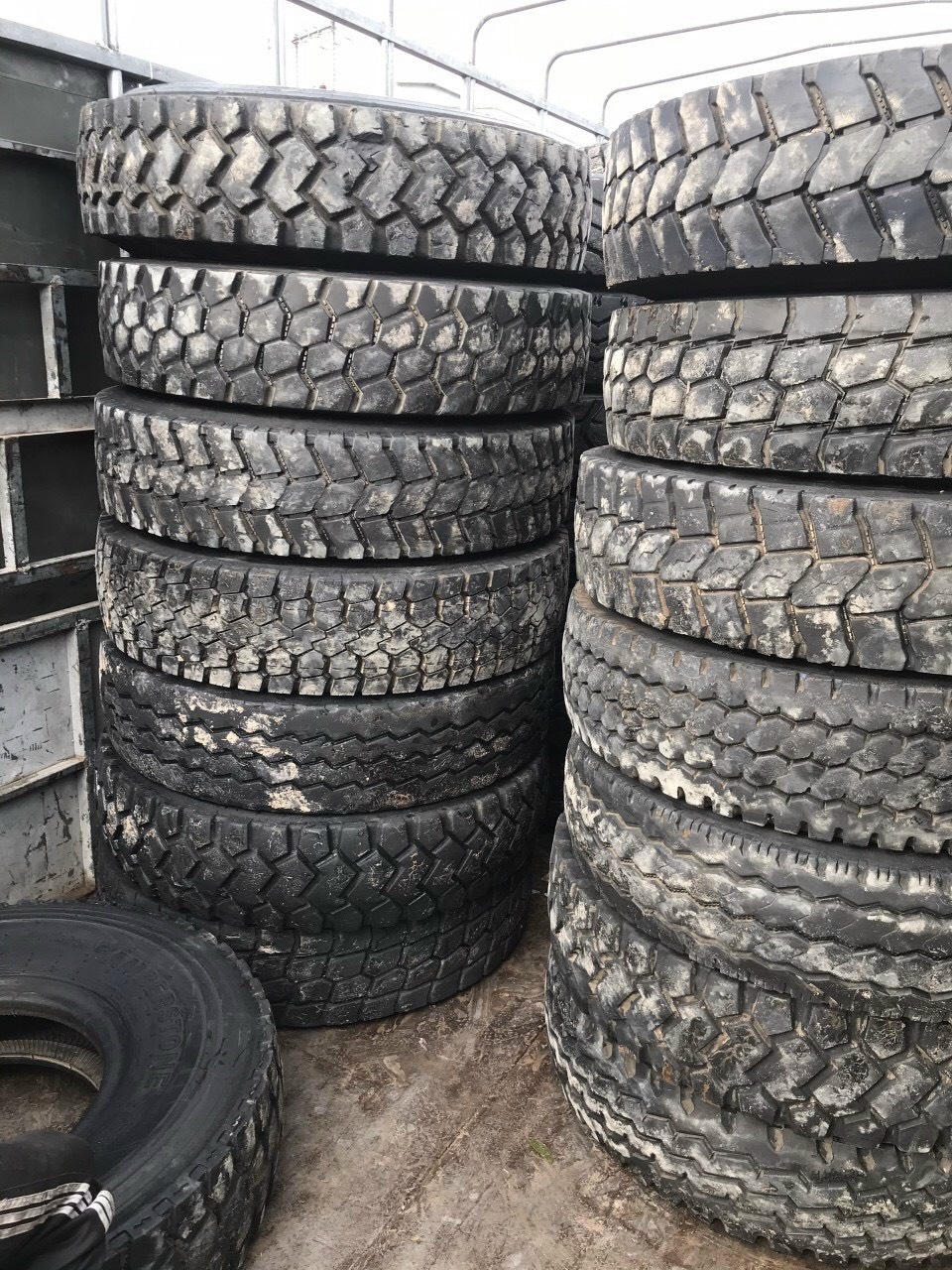 cửa hàng lốp dán giá rẻ