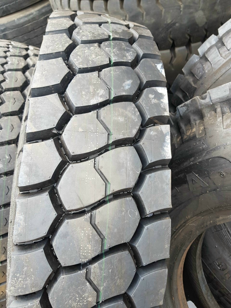 đại lý lốp dán giá rẻ