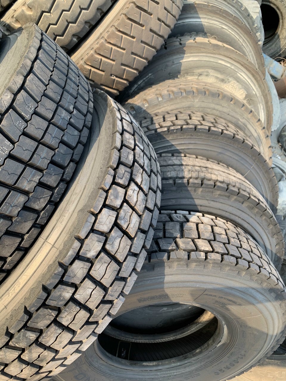 lốp xe container tại quảng ninh