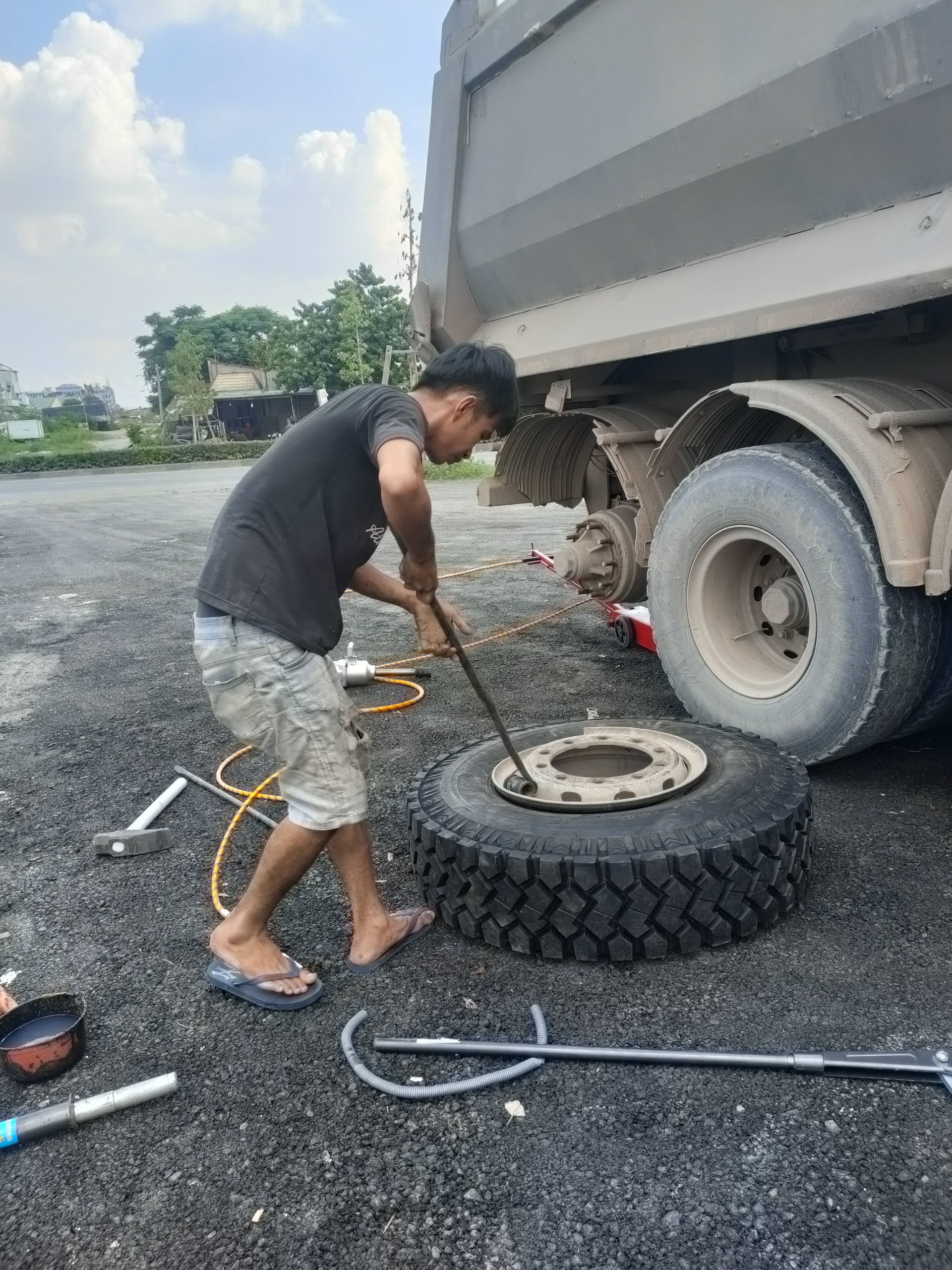 cung cấp lốp chính hãng
