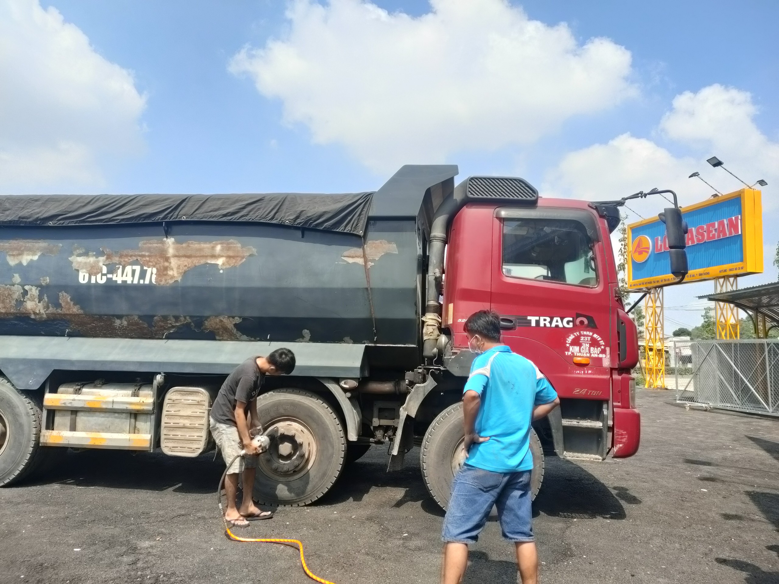 đại lý lốp xe tải nặng giá rẻ