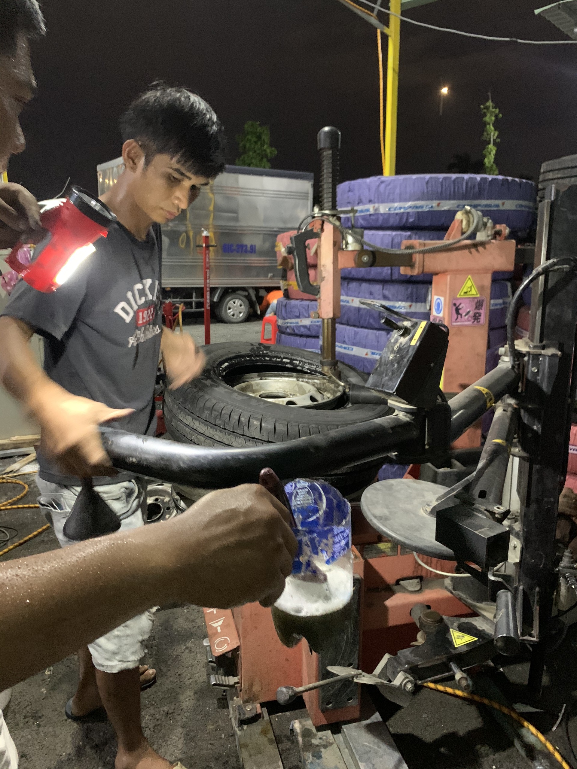 vá vỏ lưu động bình dương