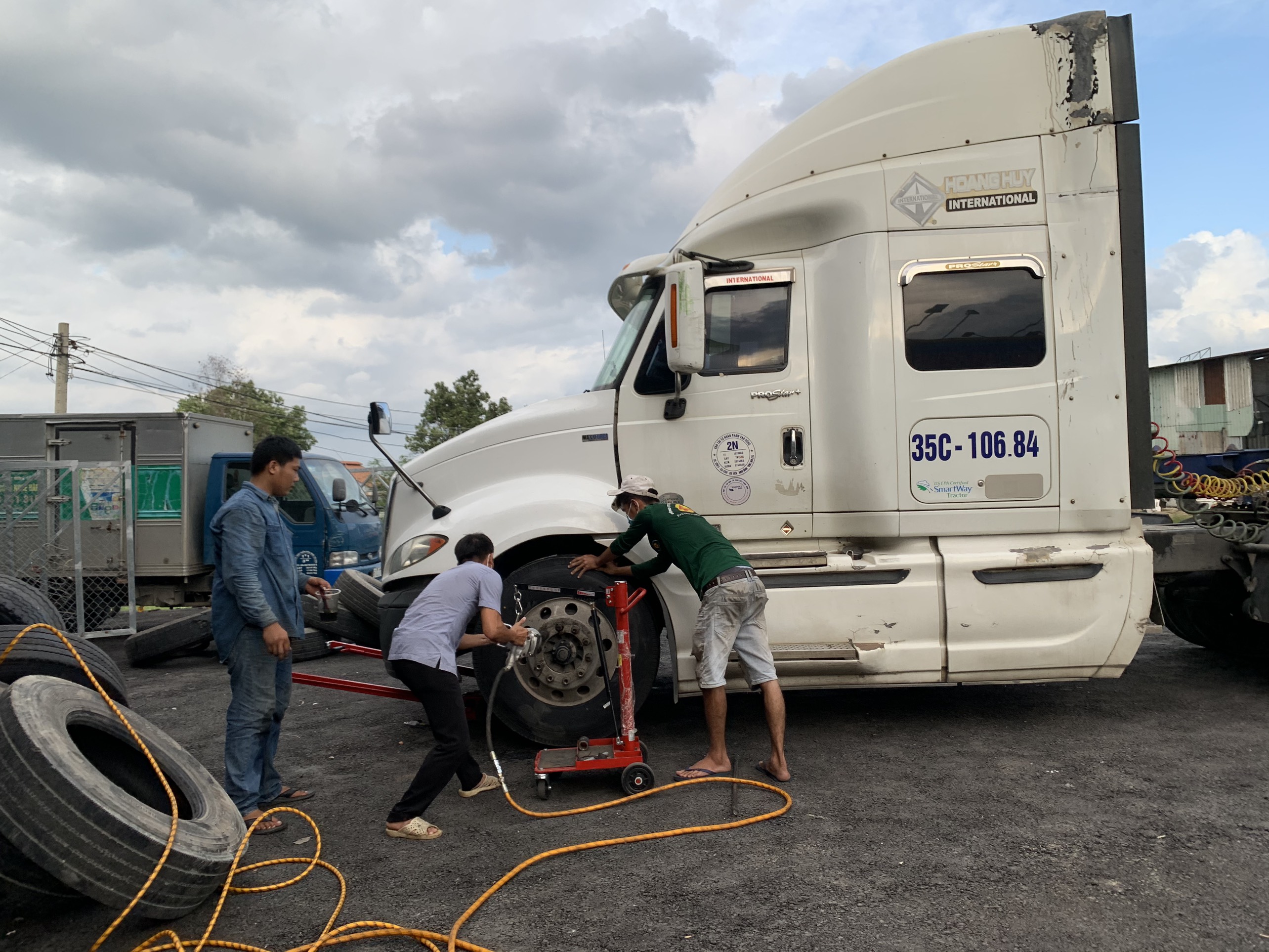 lốp xe chính hãng tại bình dương