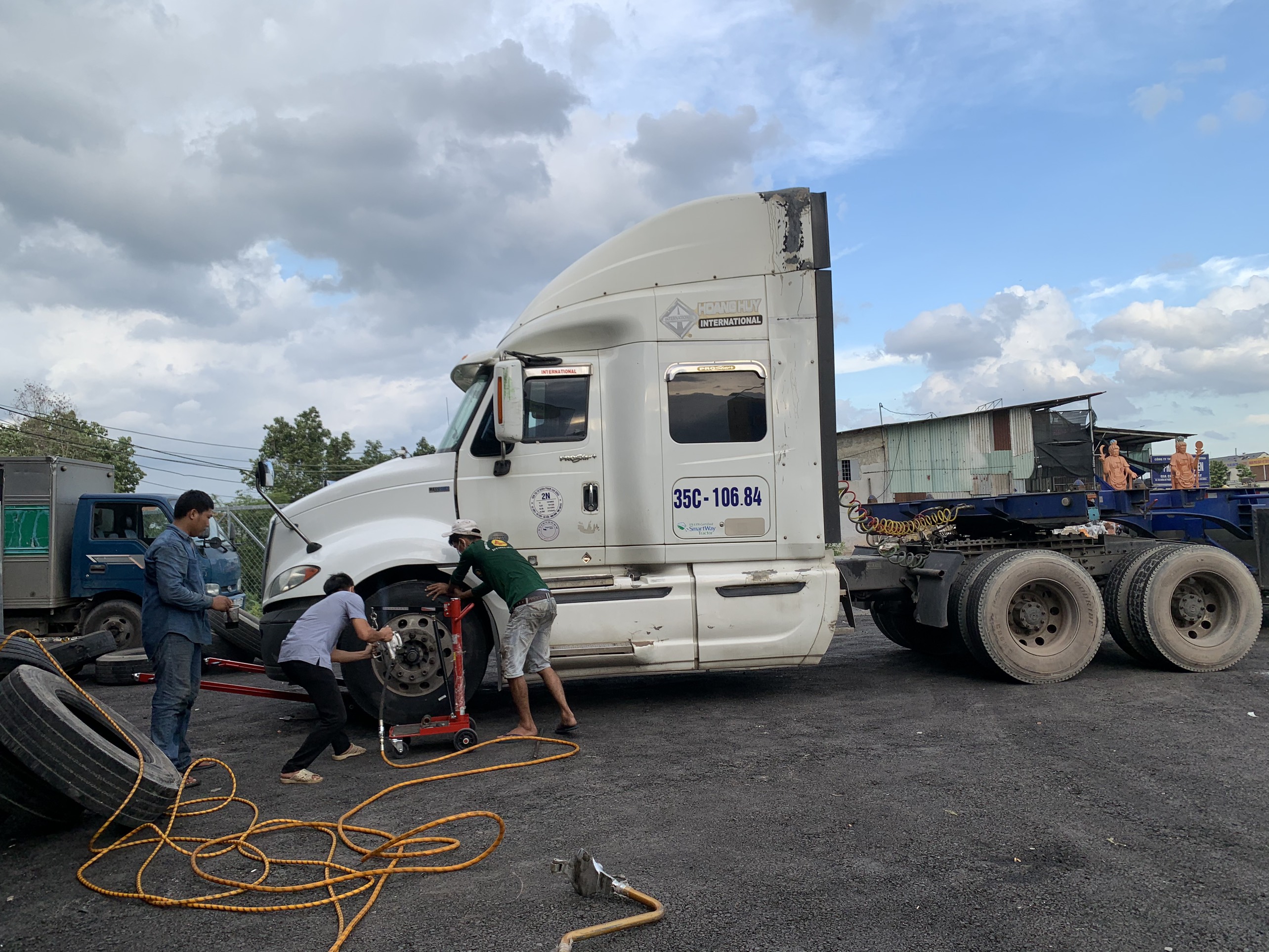 lốp dán xe container