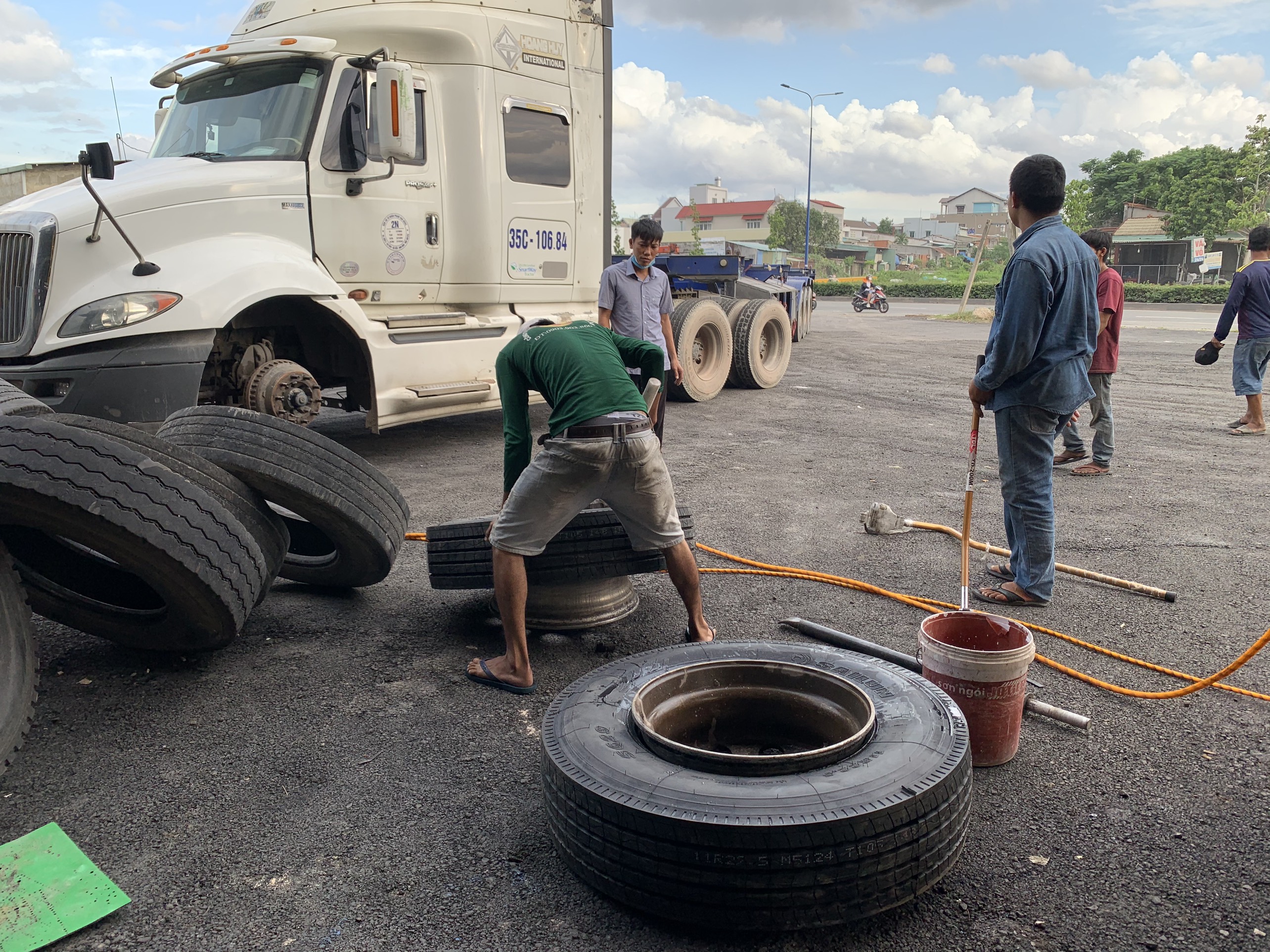 vá vỏ lưu động bình dương