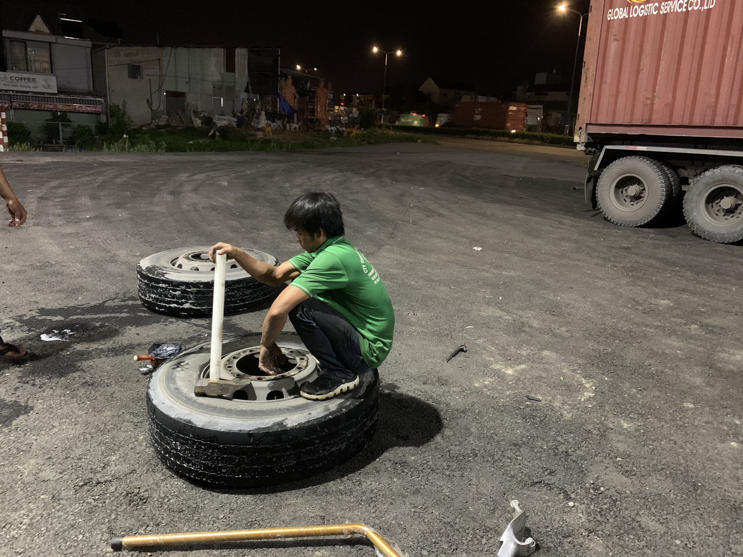 bơm lốp xe đúng cách