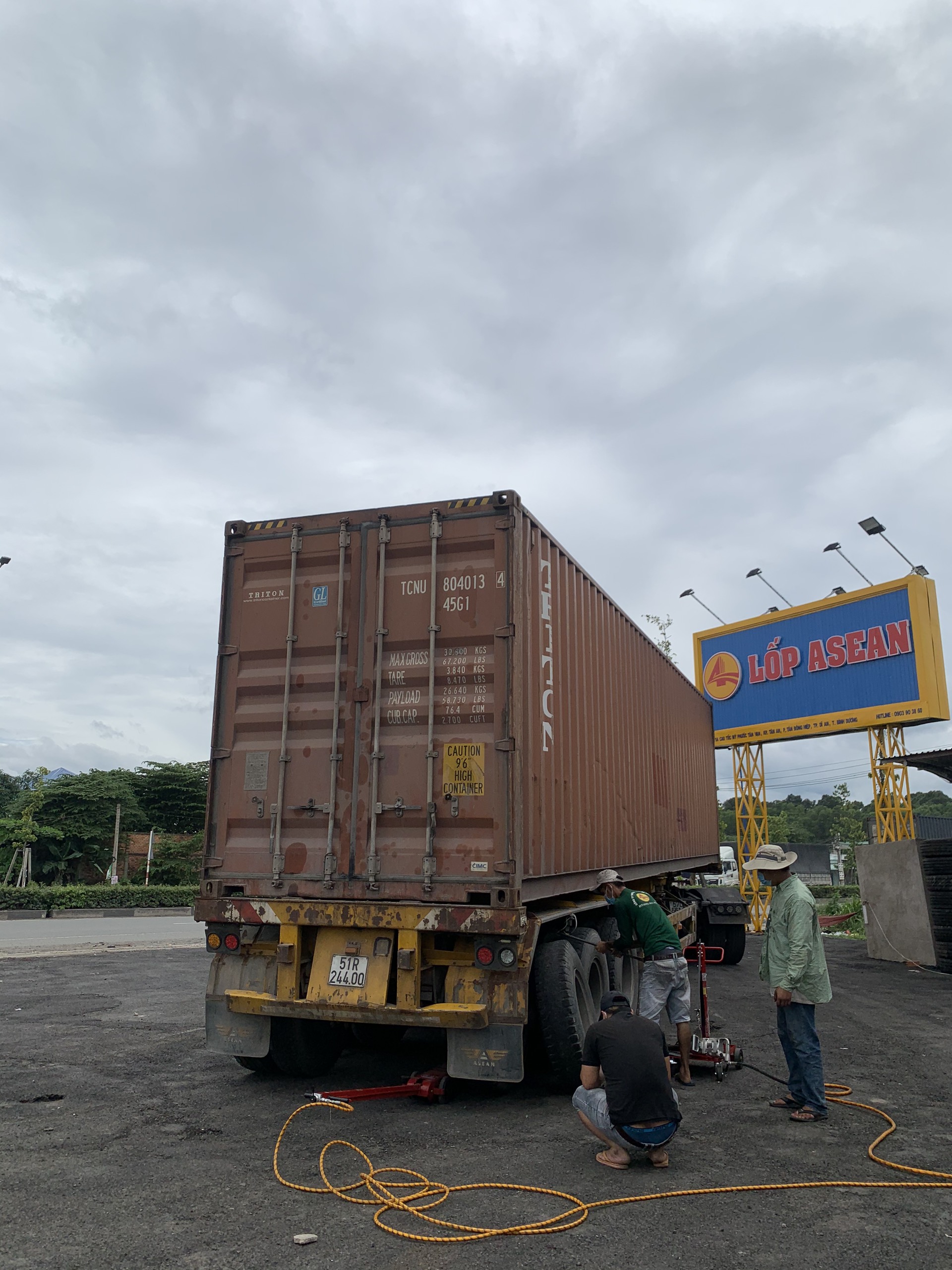 trung tâm lốp ô tô tải