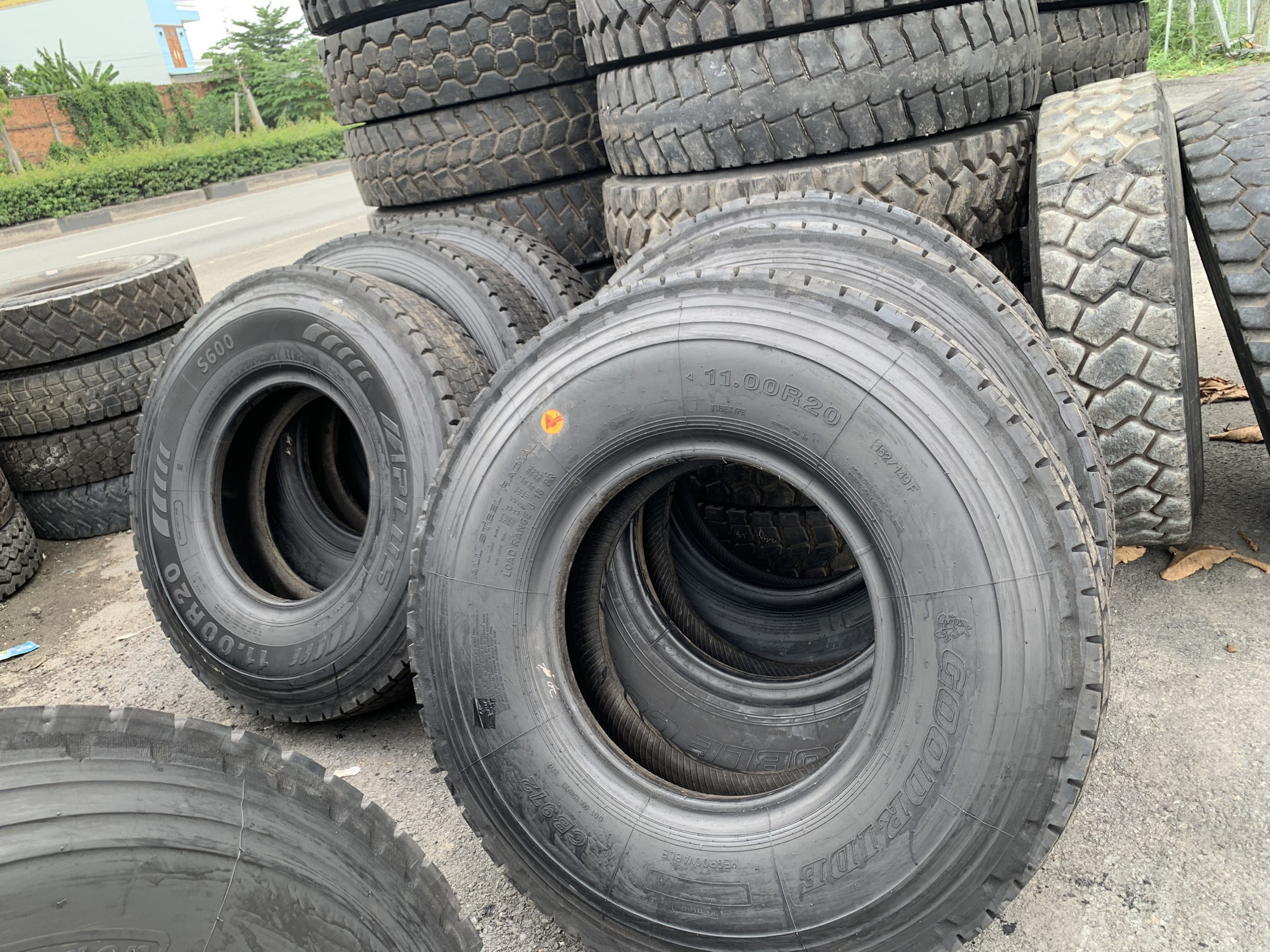 đại lý lốp dán giá rẻ