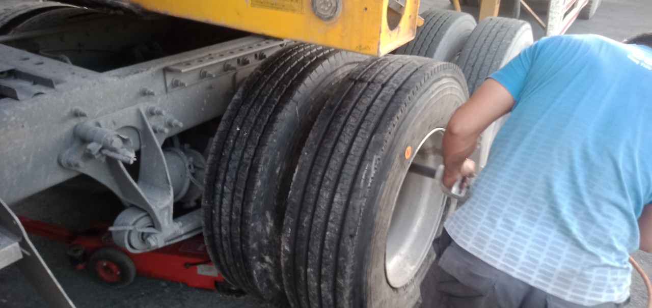 thay lốp xe lưu động