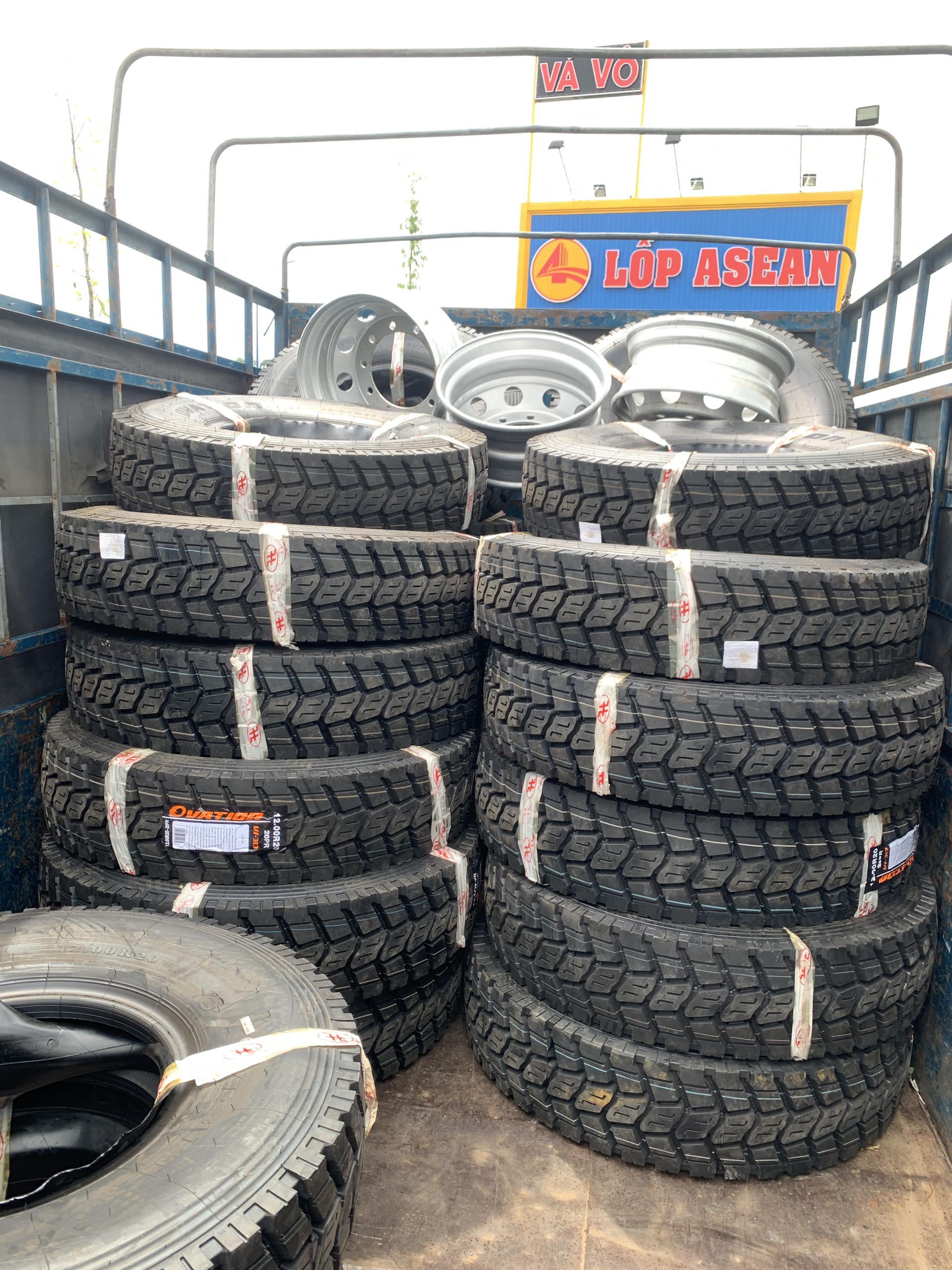 đại lý lốp dán giá rẻ