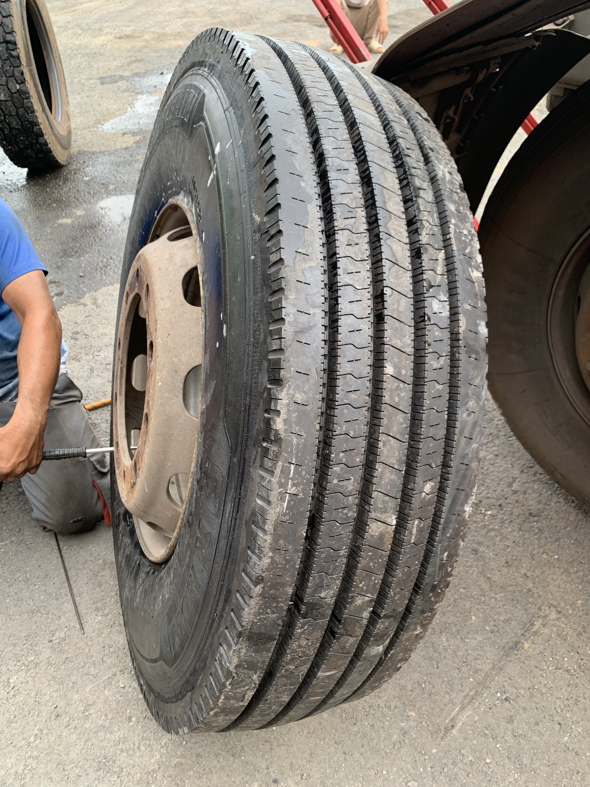 thay lốp xe tải ở đâu