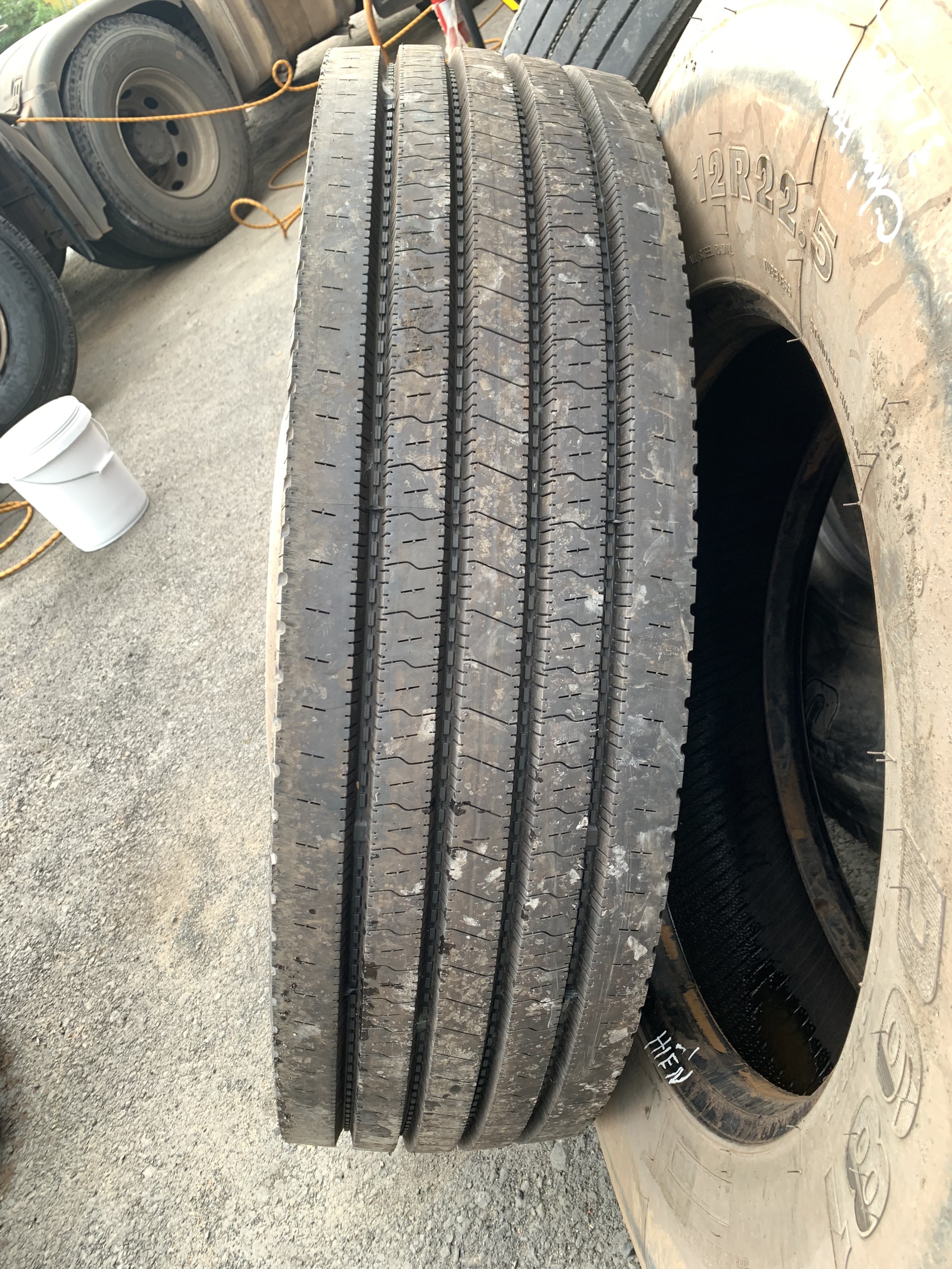 thay lốp dán giá rẻ