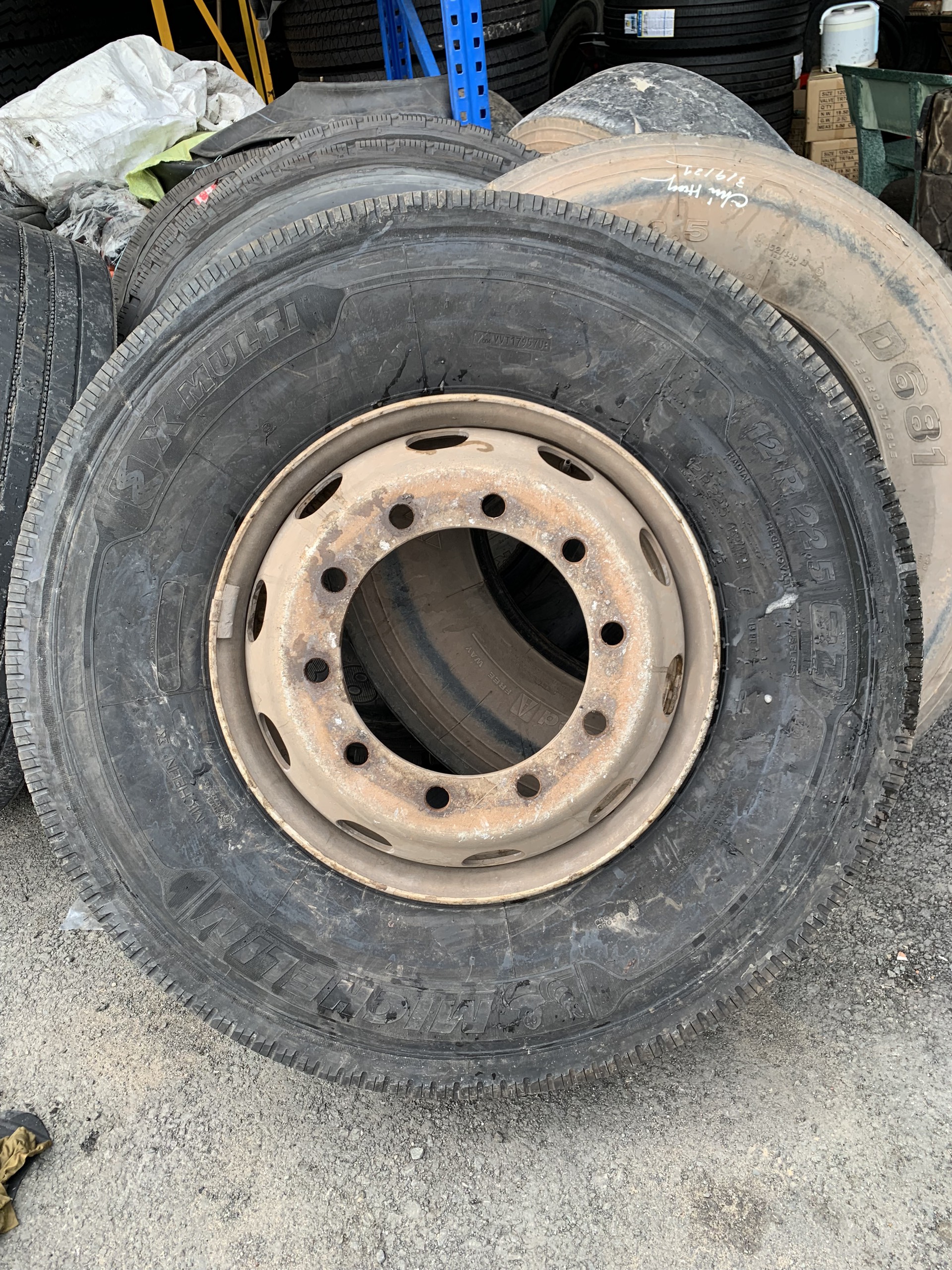 đại lý nào cung cấp lốp xe chính hãng