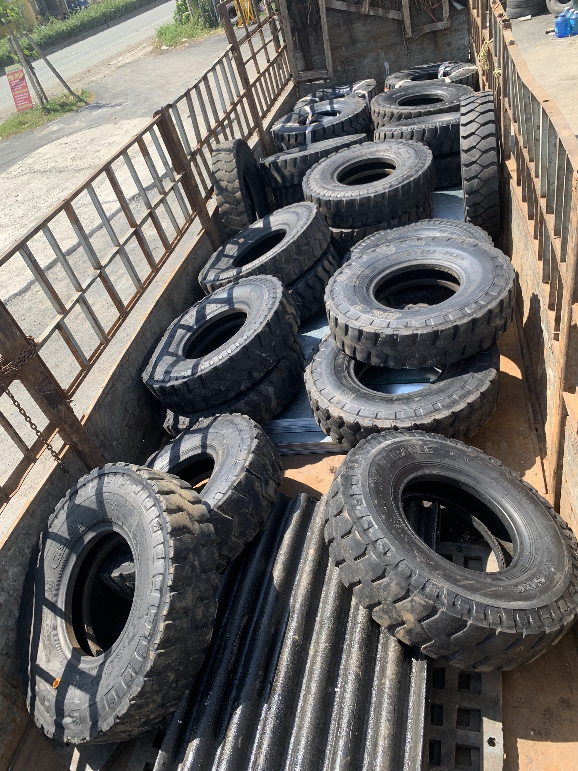 lốp dán chạy hầm