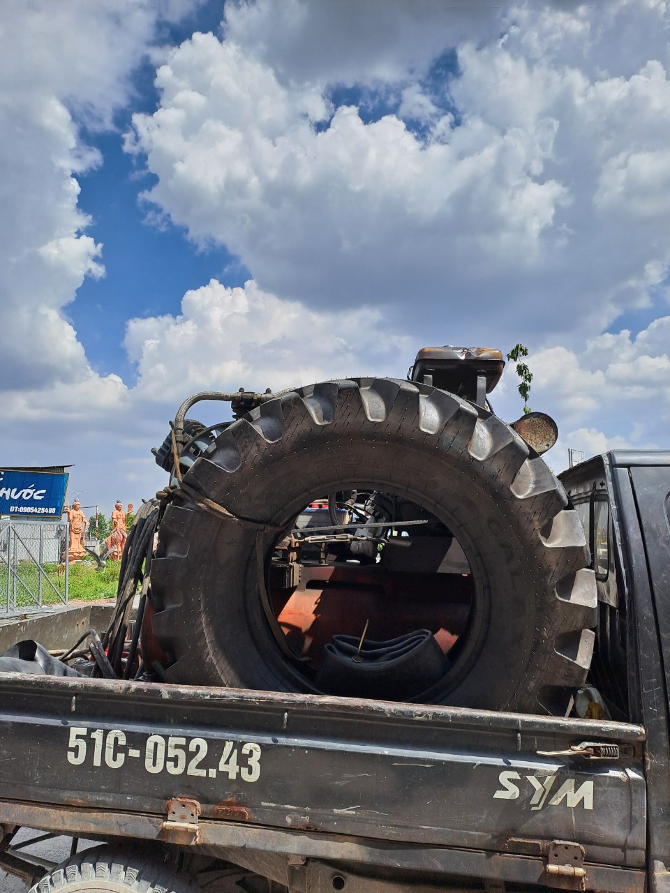 thu mua lốp xe xúc lật cũ